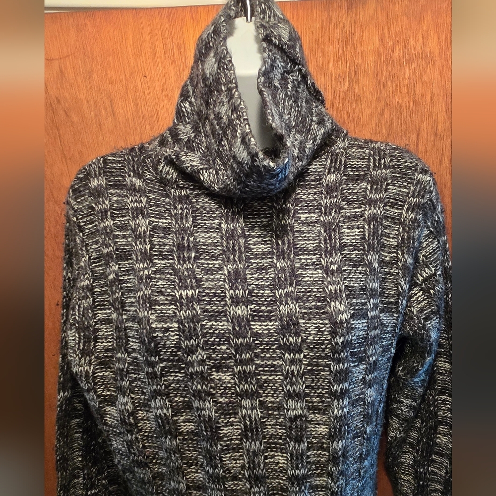 HOST PICK! 🎉🎊Smooches Boutique Black & Gray Women's Turtleneck Sweater SzM - Picture 3 of 7
